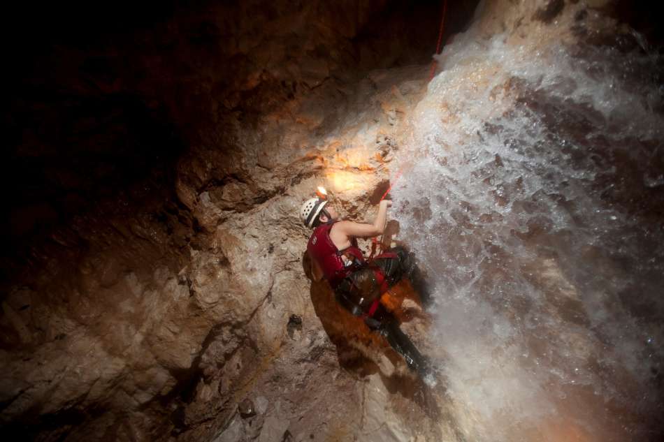 Waterfall Cave | Ziemlich nasse Angelegenheit | © Caves Branch Adventure Company &amp; Jungle Lodge